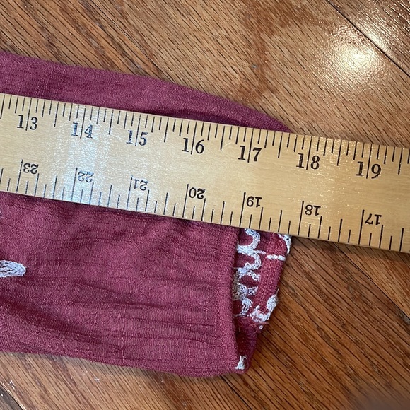 Kindred Size Medium top front is a double layer for modest 3/4 sleeves red - Picture 5 of 12